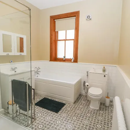 23 Chatsworth Square *